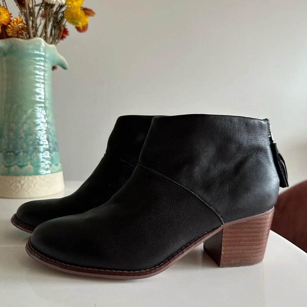 Toms Booties - Picture 1 of 4